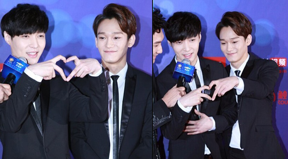EXO成員張藝興和金鐘大作為代表上臺領(lǐng)獎，最受歡迎組合獎也是實至名歸。