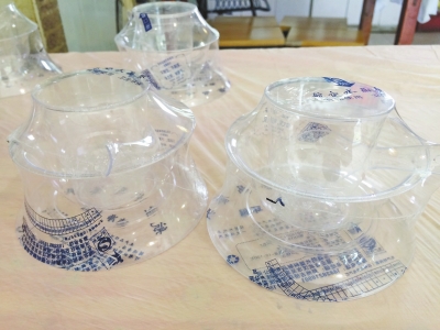 經(jīng)三路一家飯店使用的一次性餐具 經(jīng)三路一家飯店使用的一次性餐具