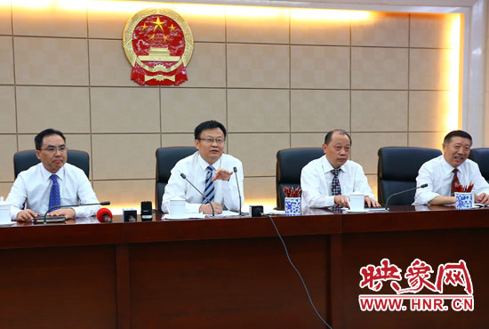 專題詢問會結(jié)束后，省人大組織召開記者提問會。