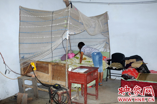 王書(shū)佳的環(huán)境及其簡(jiǎn)陋。