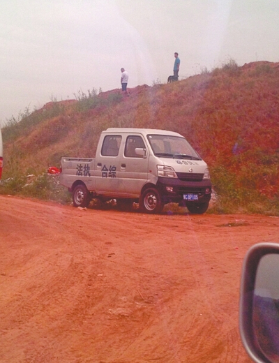 賭博賽場(chǎng)出現(xiàn)了綜合執(zhí)法車(chē)