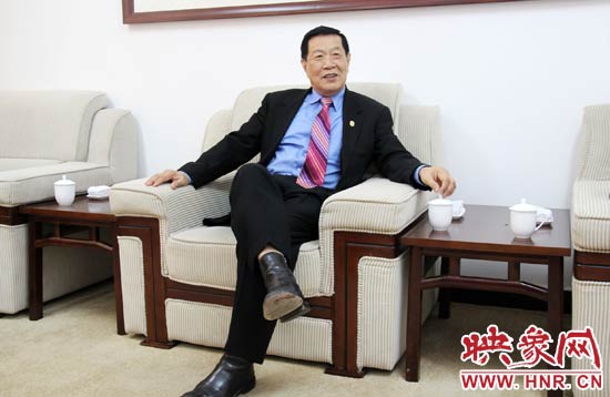 以精湛讀到的刑偵鑒識技術享譽國際的李昌鈺博士，被譽為“當代福爾摩斯”。