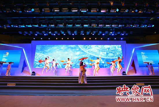 現(xiàn)場表演。