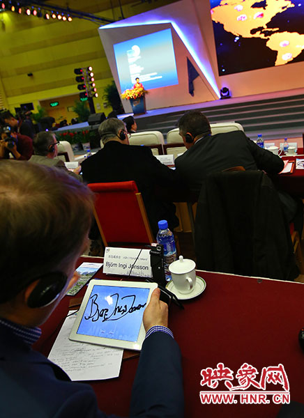 世界旅游城市市長聯(lián)盟簽名成立。