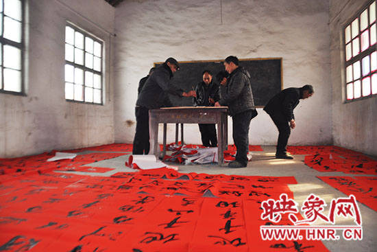 目前已經(jīng)書寫了超過一萬幅春聯(lián)。