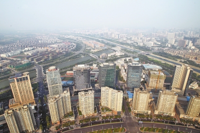 不少網(wǎng)友認(rèn)為，不動產(chǎn)統(tǒng)一登記會使房價下跌。