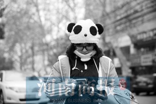 氣溫降了下來，不少人出行都裝備整齊