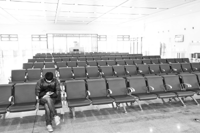 鄭開(kāi)城鐵兩站點(diǎn)關(guān)停 中途上車(chē)乘客有時(shí)沒(méi)有工作人員多 鄭開(kāi)城鐵兩站點(diǎn)關(guān)停 中途上車(chē)乘客有時(shí)沒(méi)有工作人員多