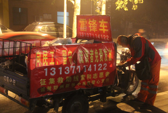 鄭州繁華的夜晚很美，但孫德坤卻無暇享受