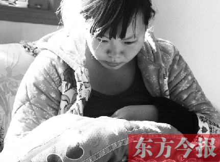 重新找回兒子蛋蛋，年輕的媽媽再也不忍離開