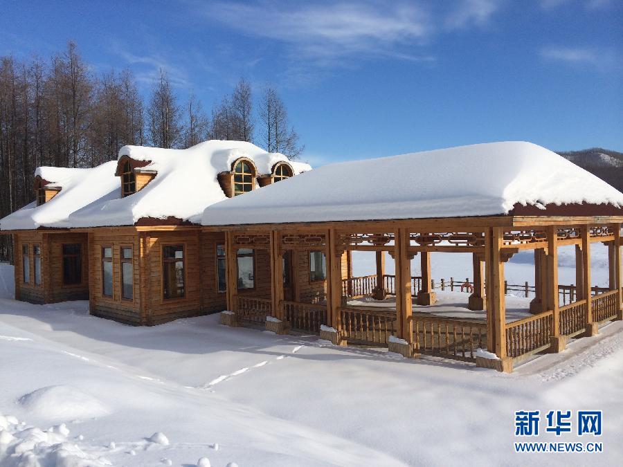 圖為穗豐園里的實木亭子（2013年12月8日攝）。