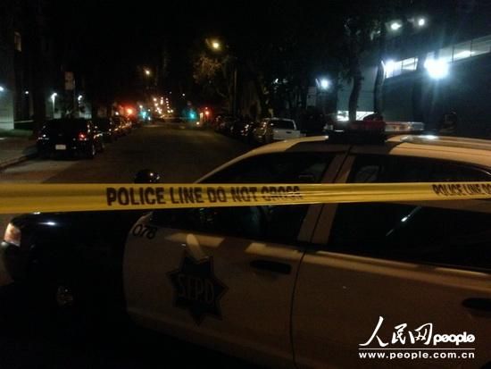 縱火案件發(fā)生在1月1日晚9時(shí)25分，舊金山當(dāng)?shù)鼐胶拖绬T幾分鐘內(nèi)趕到事故現(xiàn)場，并迅速撲滅了火情。記者1日晚趕到現(xiàn)場時(shí)，領(lǐng)館正門所在區(qū)域已經(jīng)被警察封鎖。