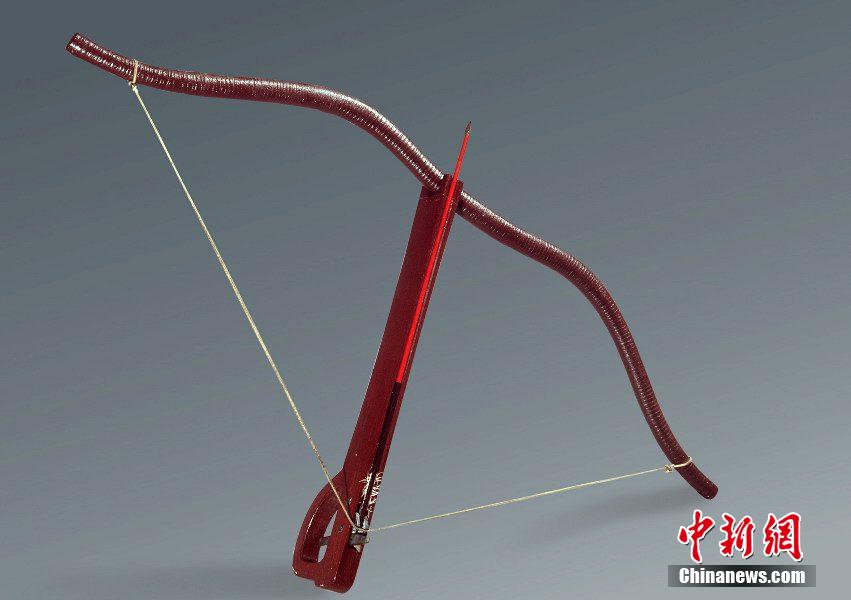 圖為弩的復(fù)制品。秦始皇帝陵博物院 供圖