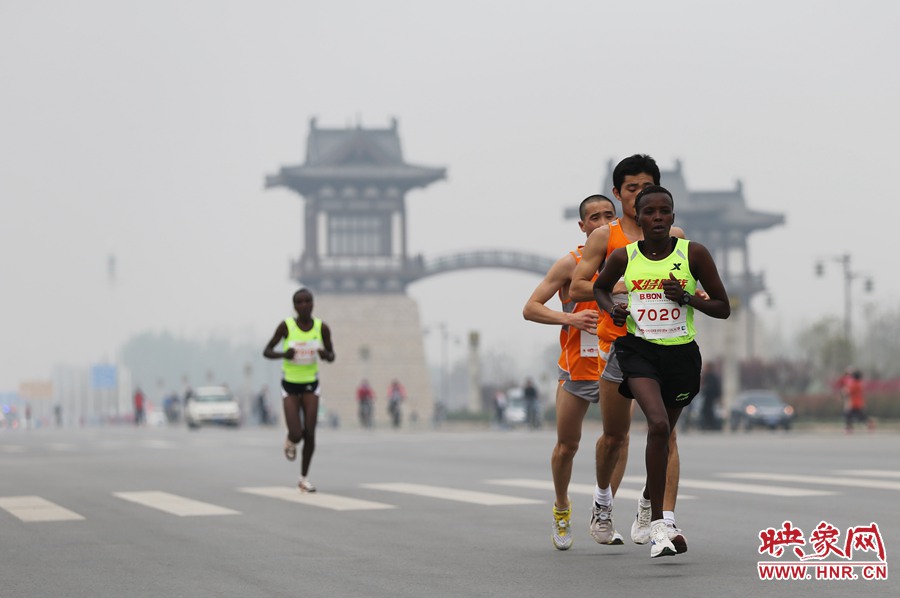 選手進(jìn)入開(kāi)封市區(qū)。