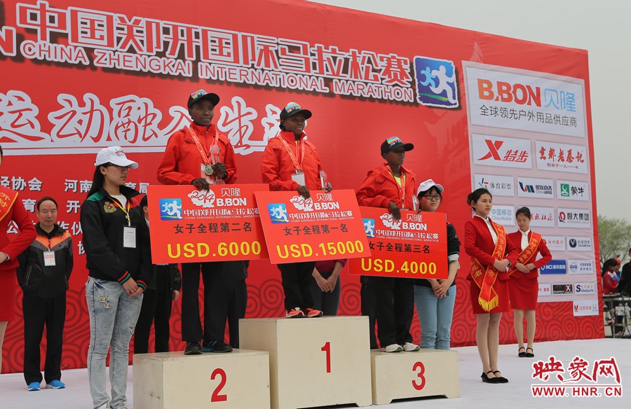 女子全程前三名選手。