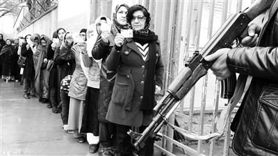 4月5日，阿富汗總統(tǒng)大選投票工作進行