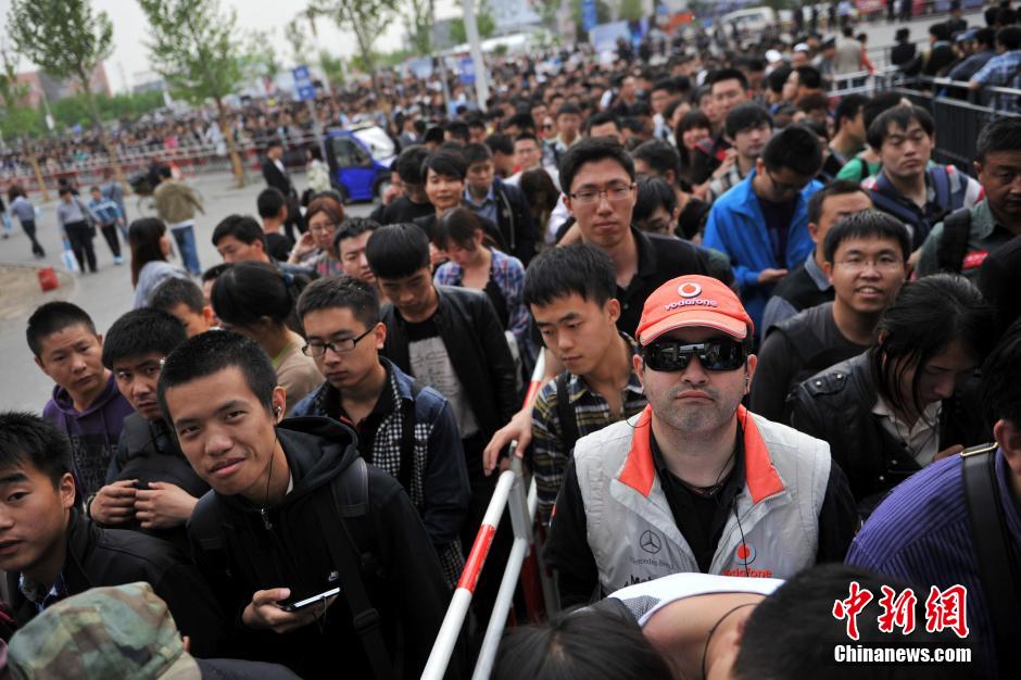 北京車展公眾日首個(gè)周末 地鐵國(guó)展站客流破紀(jì)錄 北京車展公眾日首個(gè)周末 地鐵國(guó)展站客流破紀(jì)錄