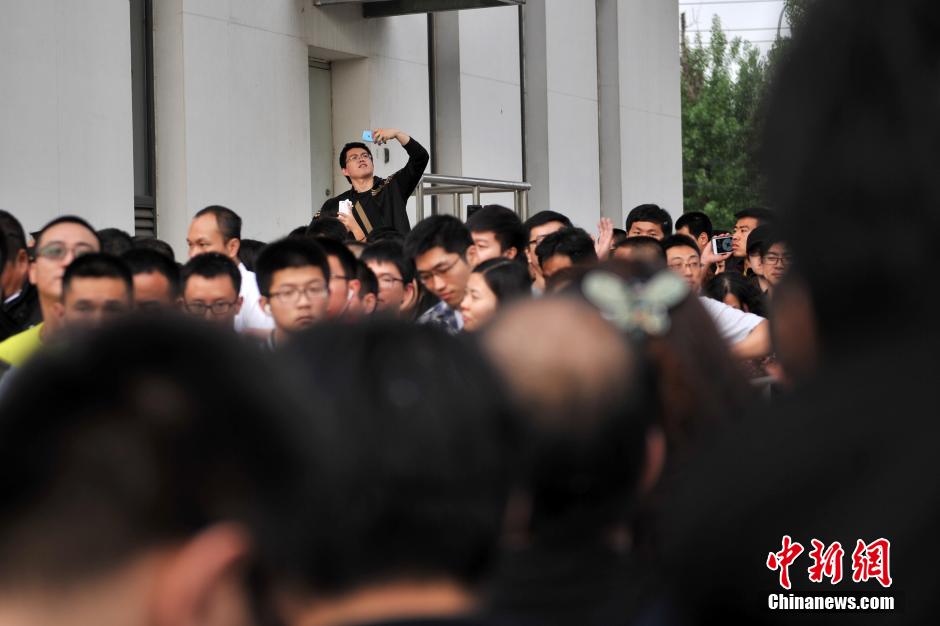 北京車展公眾日首個(gè)周末 地鐵國(guó)展站客流破紀(jì)錄 北京車展公眾日首個(gè)周末 地鐵國(guó)展站客流破紀(jì)錄