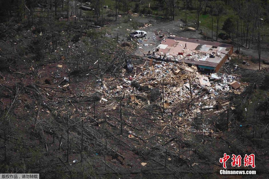 致命龍卷風(fēng)肆虐美國多州 小鎮(zhèn)街道幾乎毀成渣 致命龍卷風(fēng)肆虐美國多州 小鎮(zhèn)街道幾乎毀成渣