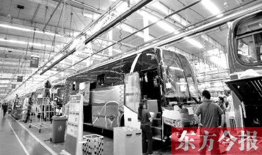 隨著能源和環(huán)保的壓力加大，跟隨國家的產(chǎn)業(yè)風(fēng)向標(biāo)，河南汽車產(chǎn)業(yè)也大力發(fā)展電動(dòng)汽車，力求“彎道超車”。