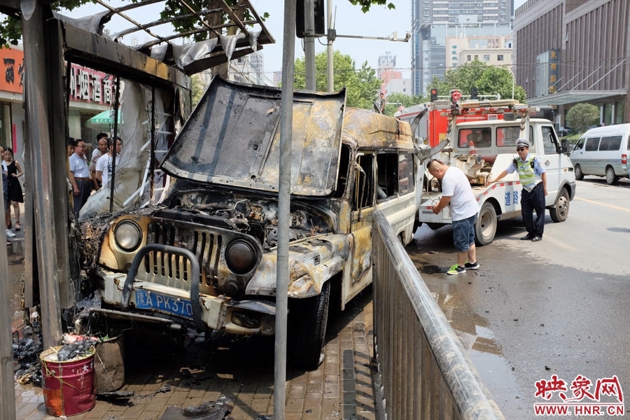吉普車燒毀嚴重，基本報廢。