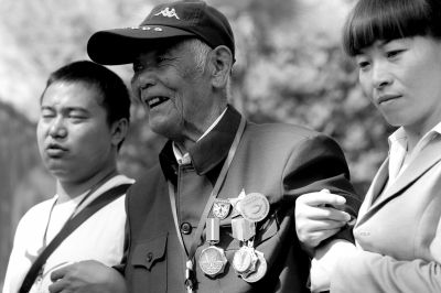 中國遠征軍老兵來參加活動。