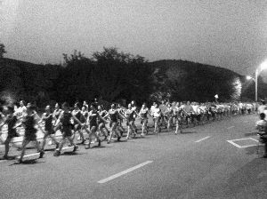 廣場舞大媽“轉(zhuǎn)行”，徐州每晚萬人暴走