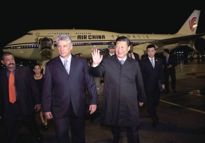 21日晚,習(xí)近平乘坐的專機(jī)抵達(dá)哈瓦那何塞·馬蒂國(guó)際機(jī)場(chǎng)。古巴國(guó)務(wù)委員會(huì)第一副主席兼部長(zhǎng)會(huì)議第一副主席