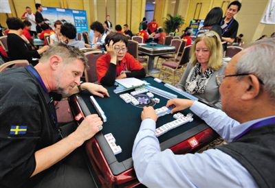 2012年10月28日，重慶，“第三屆世界麻將錦標賽”拉開戰(zhàn)幕，不少國外選手前來參賽。