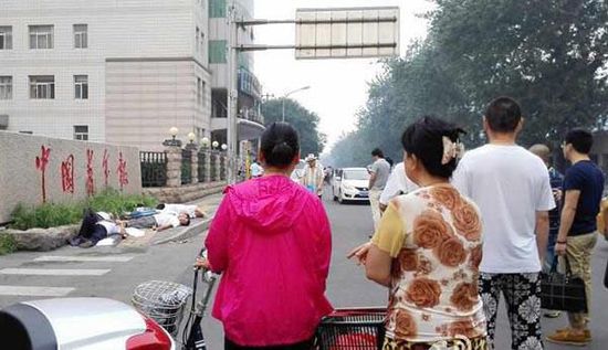 陳建國(guó)看來(lái)，那7個(gè)鄉(xiāng)親會(huì)選擇喝農(nóng)藥，他并不意外。