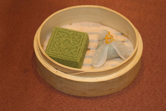 金陵茶香方糕和狀元餃。 花惠生 供圖