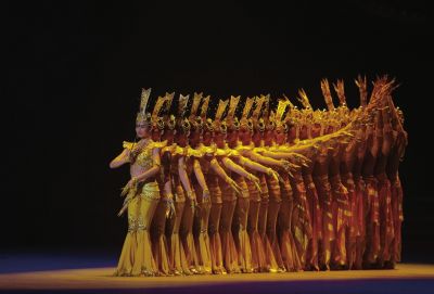 在歡迎晚宴上，上演經(jīng)典節(jié)目千手觀音。新華社發(fā)