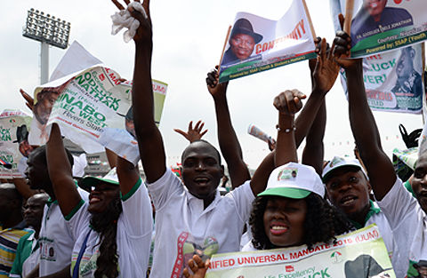 11日，喬納森總統(tǒng)的支持者在集會現(xiàn)場。