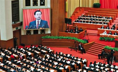 十二屆全國人大三次會議舉行第二次全體會議，全國人大常委會委員長張德江作全國人大常委會工作報告。