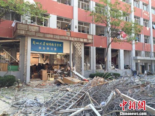 7月20日上午7點(diǎn)32分，蘭州大學(xué)醫(yī)學(xué)南校區(qū)學(xué)生公寓外一施工現(xiàn)場(chǎng)發(fā)生閃爆