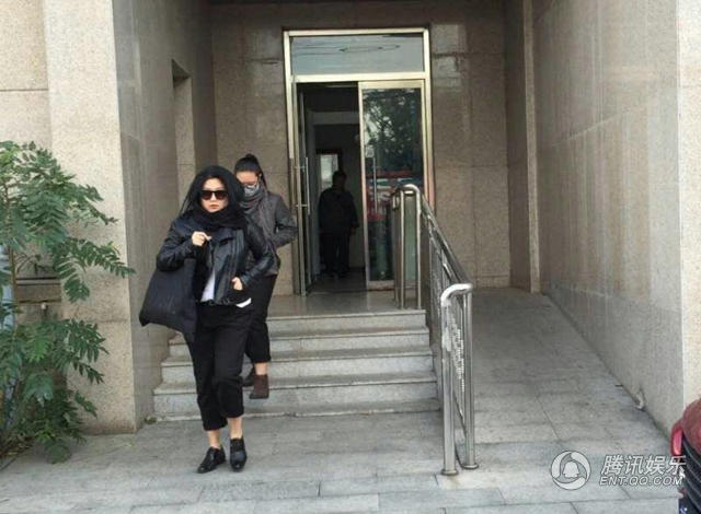 張鐵林“私生女”案開(kāi)庭 承認(rèn)張?jiān)孪涤H生女兒