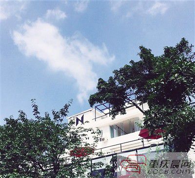 書店外觀設計感十足。