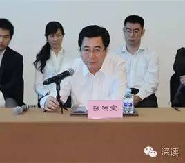 在天津紀委對王富強的通報中指出，王富強從“聽黨的話，永遠跟黨走，做讓黨放心的人”這一初心出發(fā)，吃過苦、流過汗，曾為天津港保稅區(qū)的建設和發(fā)展、為天津市招商引資工作作出過貢獻。貢獻被認可、贊譽，其驕傲自滿情緒漸生，覺得