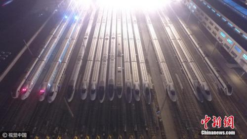 資料圖：高鐵“萬箭齊發(fā)”勢如“陸地航母”。 圖片來源：視覺中國