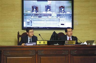 “小黃車(chē)”的商標(biāo)所有人“數(shù)人公司”代理律師稱，“ofo小黃車(chē)”侵犯了“小黃車(chē)”的注冊(cè)商標(biāo)。