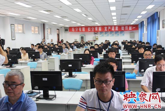 與書(shū)面評(píng)卷相比,網(wǎng)上評(píng)卷由系統(tǒng)自動(dòng)進(jìn)行分發(fā),減少了試卷過(guò)程的周轉(zhuǎn),提高了評(píng)卷的工作效率。