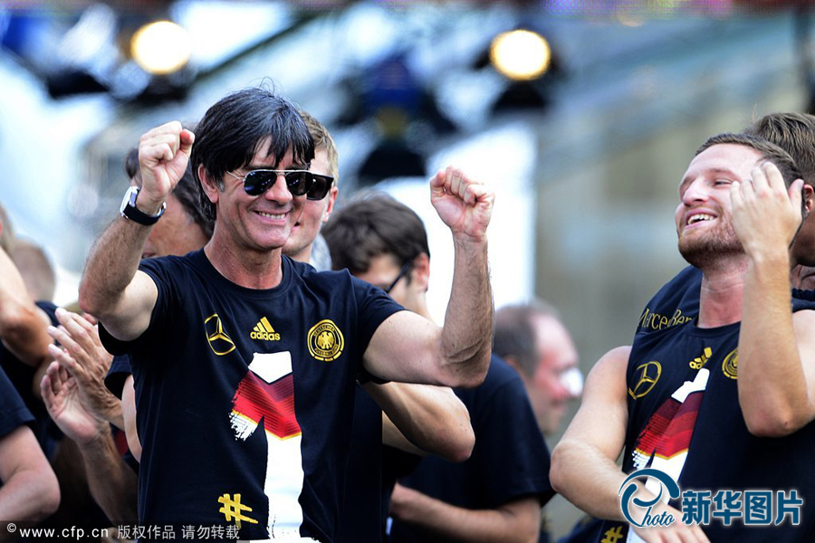 當(dāng)?shù)貢r(shí)間2014年7月15日，德國柏林，德國隊(duì)歸國舉行奪冠巡游