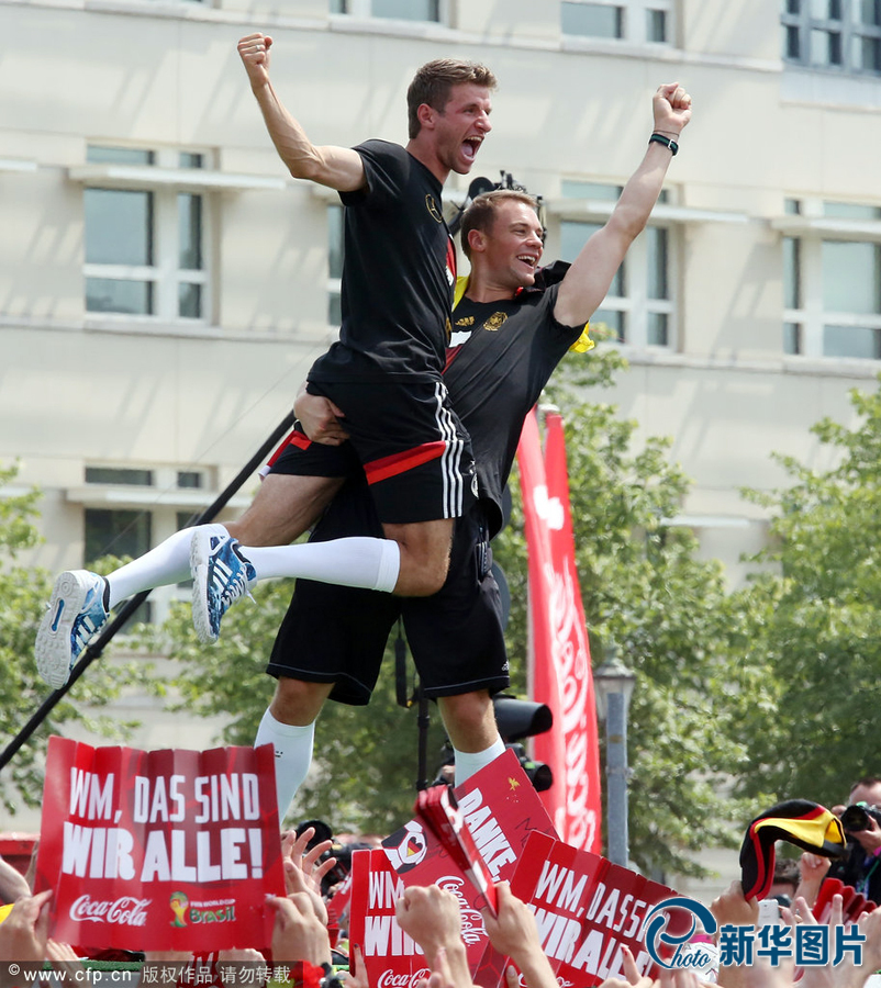 當(dāng)?shù)貢r(shí)間2014年7月15日，德國柏林，德國隊(duì)歸國舉行奪冠巡游