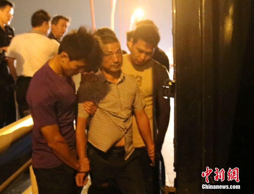 圖為劫持者被擒獲。