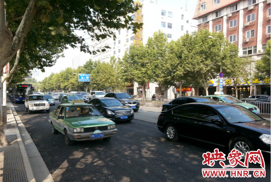 “無車日”仍有許多私家車主選擇開車上路。