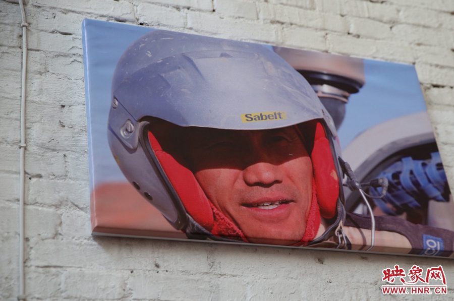 賽車的世界、更是男人的世界。圖為部分參展攝影作品。