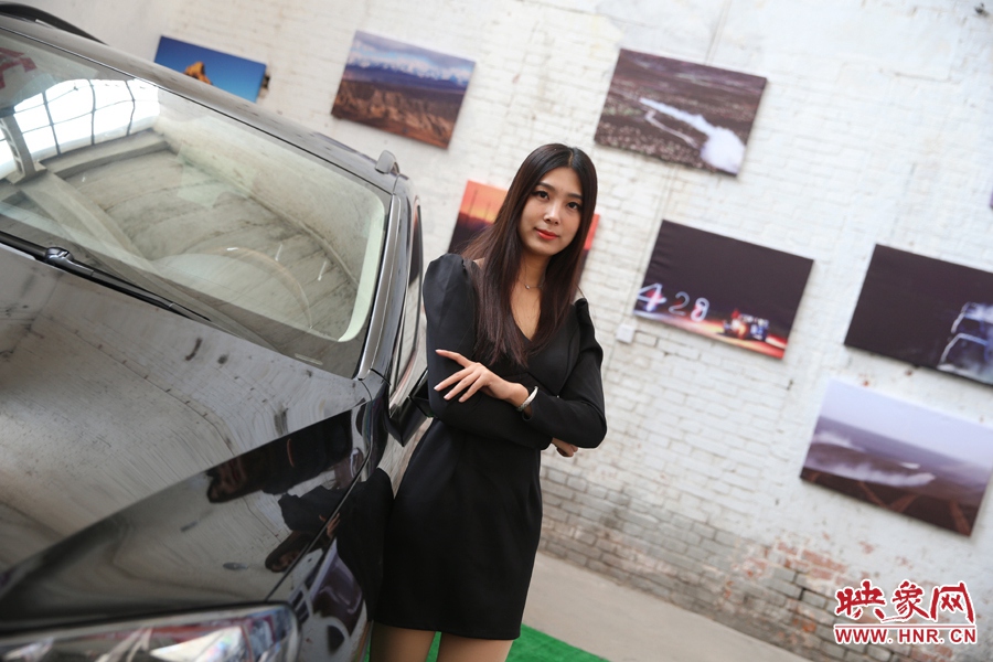 姐是車模，賽車的車。