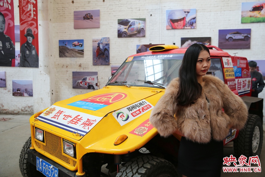 姐是車模，賽車的車。