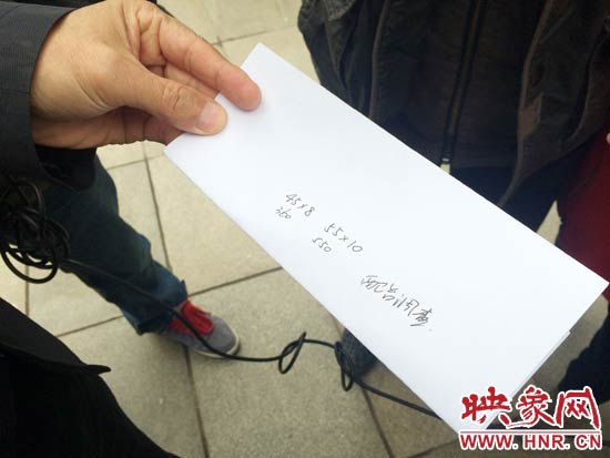 經(jīng)過初步測量，河南省人民會堂主樓的違法廣告牌面積為910平米。