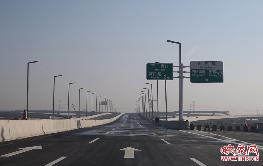 隴海高架往富民路方向和西四環(huán)出口。